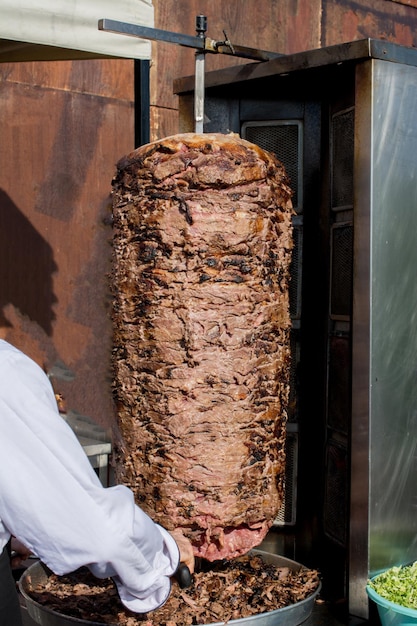 Photo traditional turkish doner kebab grill