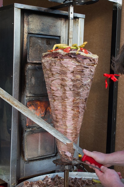 Photo traditional turkish doner kebab grill