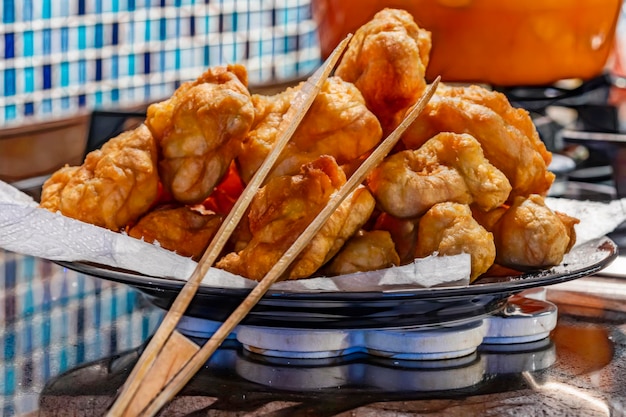 사진 전통적인 터키 맛의 기름에 긴 발효 된 반죽