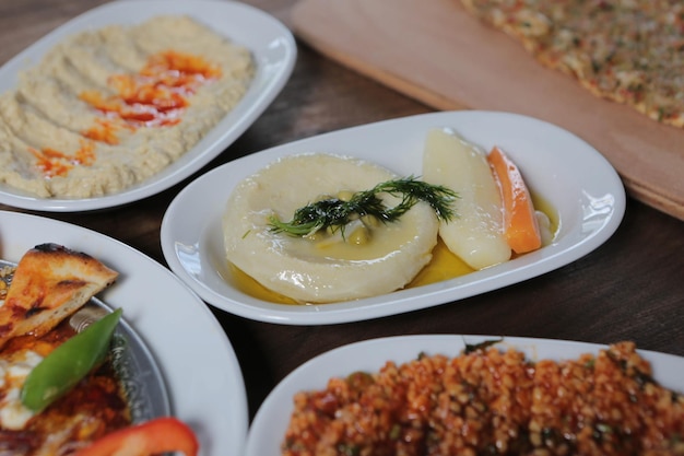 伝統的なトルコとギリシャのディナーメゼテーブル