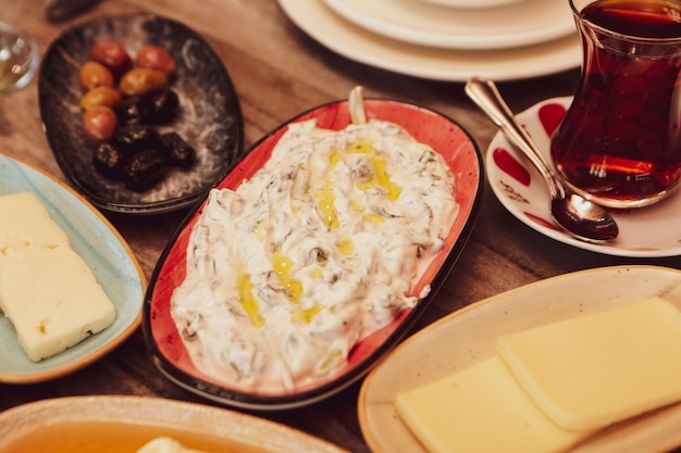 Традиционный турецкий и греческий обеденный стол мезе