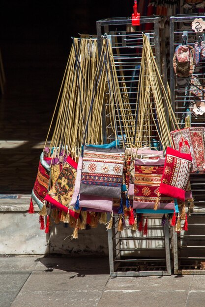 贈り物としての伝統的なトルコの手作りバッグ