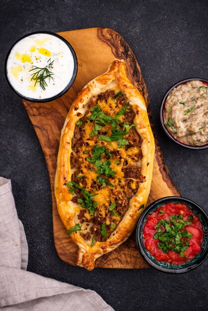 Photo traditional turkish pide with meat