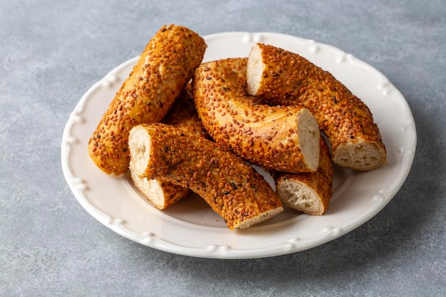 Foto cibo di strada turco tradizionale; bagel turco. nome turco; simit