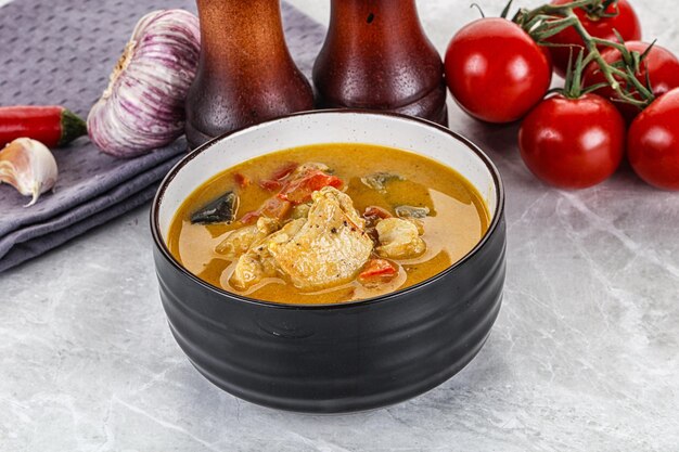 Photo traditional yellow thai curry with chicken