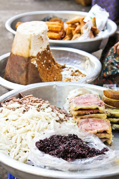 Traditioneel Birmese Dessert verkopen op de markt in RangoonBurma