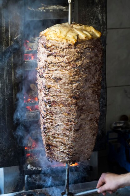 Traditioneel heerlijk Turks eten; Döner kebab, gegrild vlees