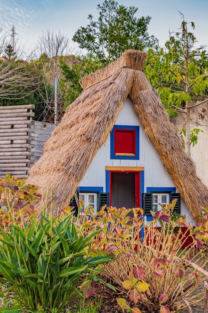 Traditioneel huisje in Santana, Madeira, Portugal.