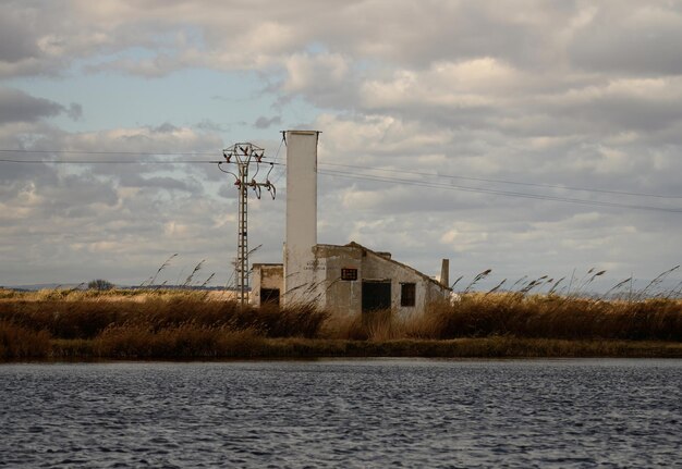 Traditioneel huisje met rieten dak in Albufera Valencia