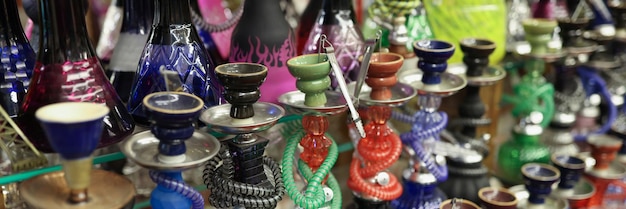 Traditionele Arabische shisha-waterpijppijpen voor verkoop op straatmarkt