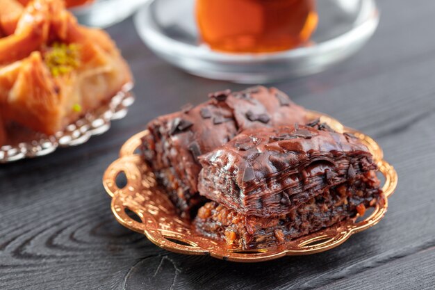 Traditionele Baklava op houten tafel