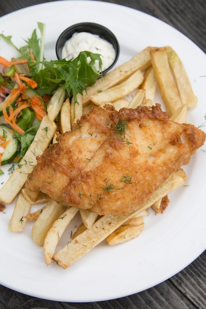 Traditionele Fish and Chips op plaat