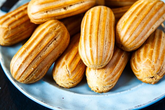 Traditionele Franse eclairs met chocolade