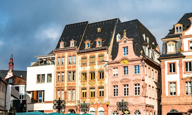 Traditionele gebouwen op het marktplein in Mainz, Rijnland-Palts, Duitsland