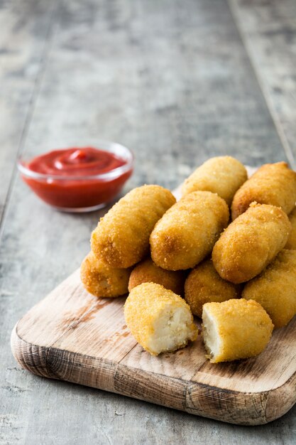 Traditionele gefrituurde spaanse kroketten