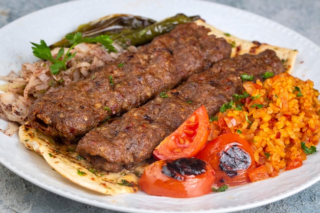 Traditionele heerlijke Turkse gerechten Adana kebab