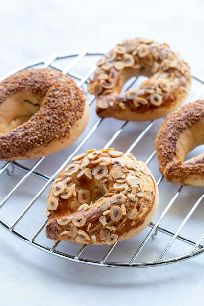 Foto traditionele heerlijke turkse muffinay coregi en koekjes