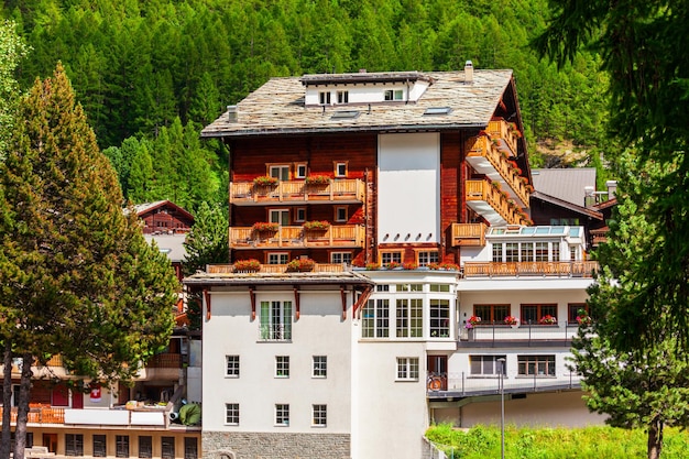 Traditionele huizen in zermatt, zwitserland