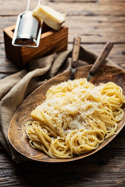 Foto traditionele iatlian spaghetti met kaas