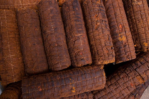 Foto traditionele iftar-items en heerlijke suti kabab street food kunnen als gestructureerde achtergrond worden gebruikt