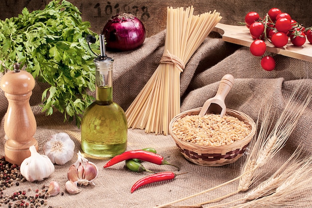 Traditionele ingrediënten voor het kruiden van pasta