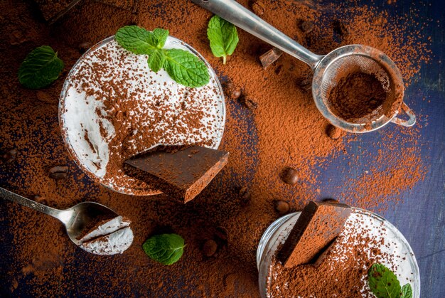 Traditionele Italiaanse desserttiramisu