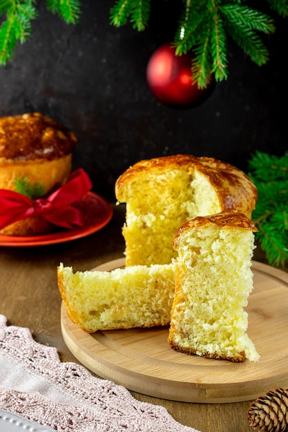 Traditionele Italiaanse kerstfruitcake Panettone