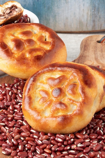 Traditionele Japanse manju gevuld met rode bonenpasta