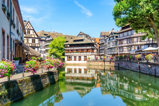 Traditionele kleurrijke huizen in La Petite France, Straatsburg, de Elzas, Frankrijk