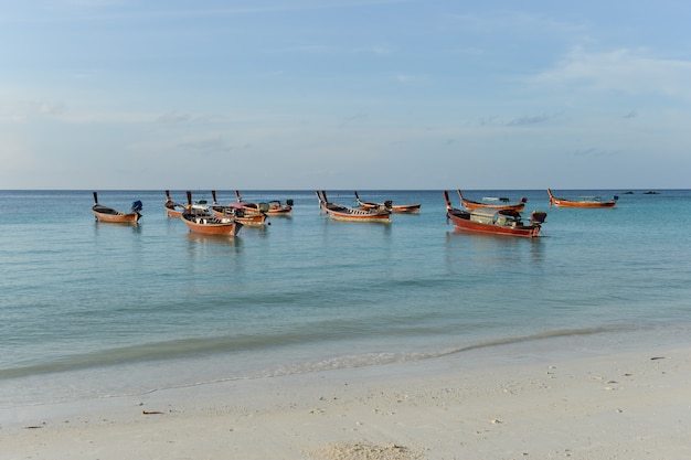 Traditionele longtailboot in Lipe-eiland, Thailand