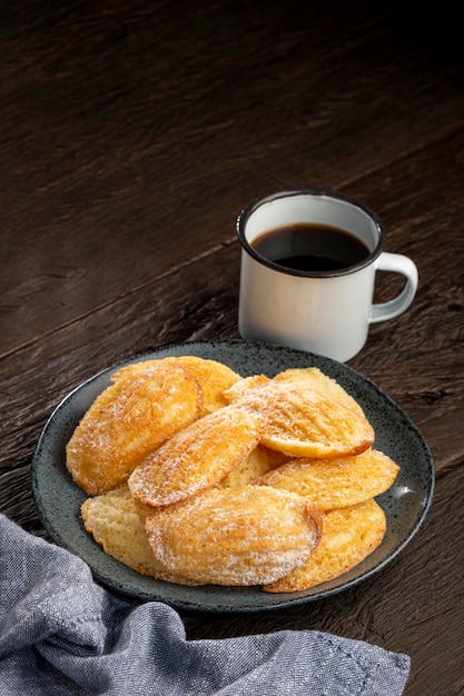 Traditionele madeleines met gestrooide suiker