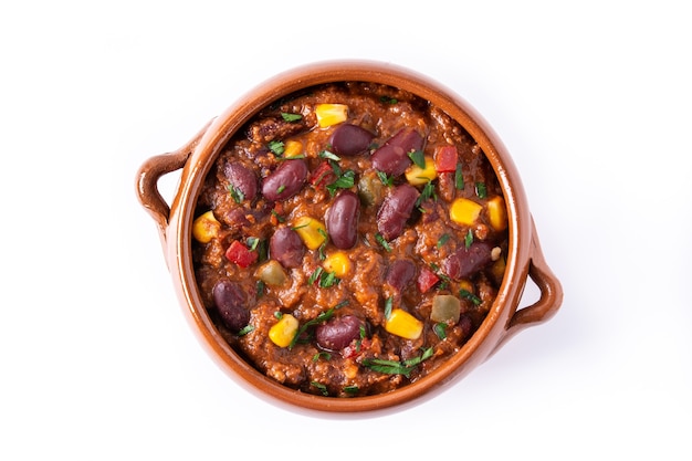 Traditionele Mexicaanse tex mex chili con carne geïsoleerd op witte achtergrond