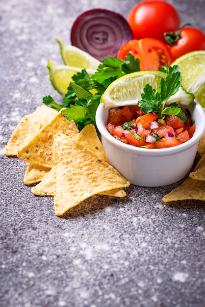 Traditionele mexicaanse tomatensalsa saus