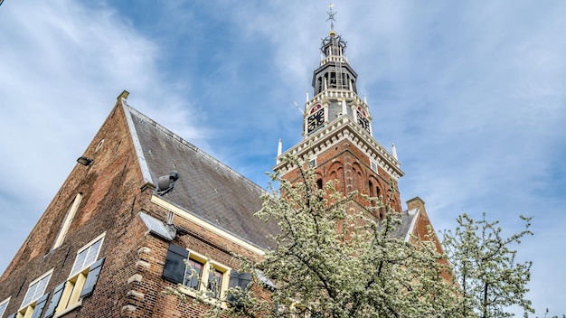 Foto traditionele nederlandse architectuur in alkmaar nederland