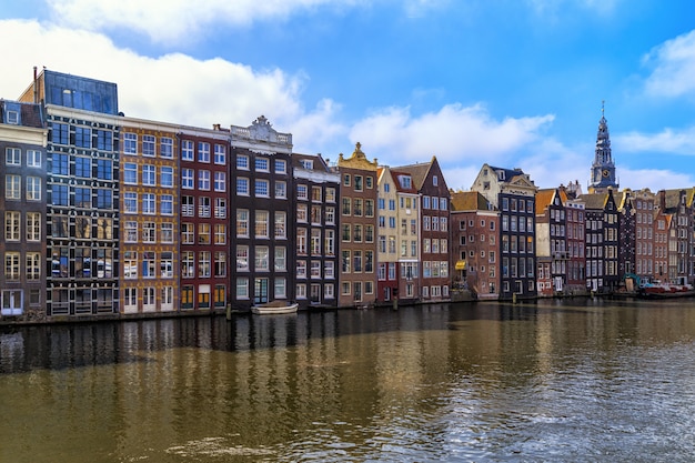 Traditionele oude gebouwen in Amsterdam, Nederland