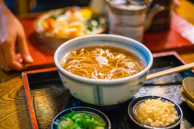 Traditionele sobanoedel in Kyoto-stijl in een Japans restaurant?