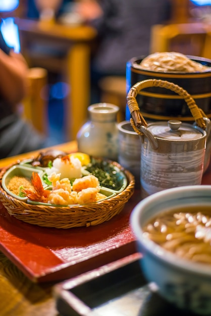 Traditionele sobanoedel in Kyoto-stijl in een Japans restaurant?