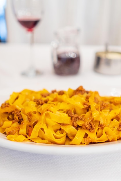 Foto traditionele stijl spaghetti bolognese in bologna italië