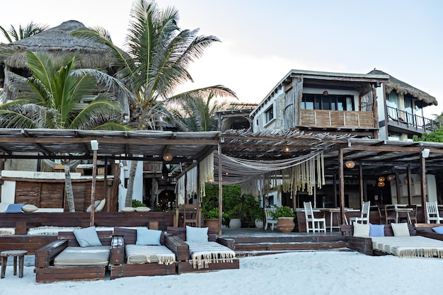 Traditionele strandvilla in het Mexicaanse Tulum, luxe strandhuis aan zee, Mexico