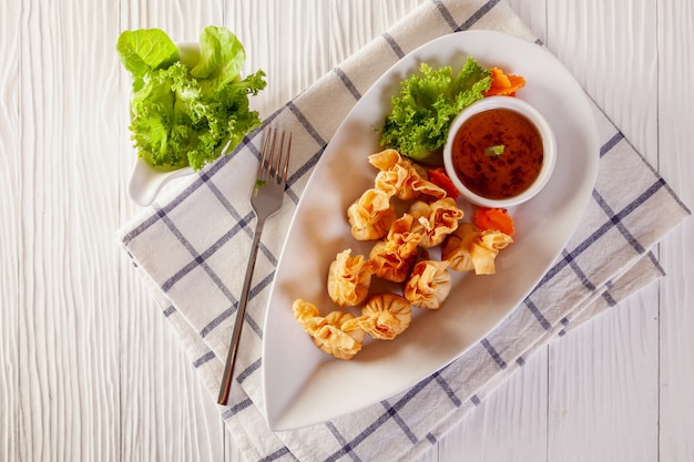 Traditionele thaise voedselgeldzak of gouden zakvoorgerechten