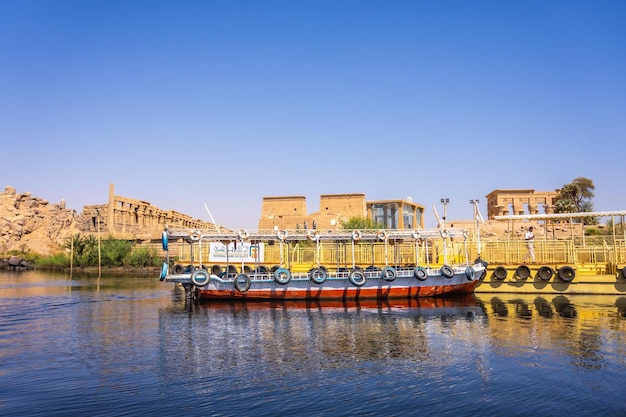 Traditionele transportboten naar de tempel van Philae, een Grieks-Romeinse constructie gezien vanaf de rivier de Nijl, een tempel gewijd aan Isis-godin van de liefde Aswan Egyptian