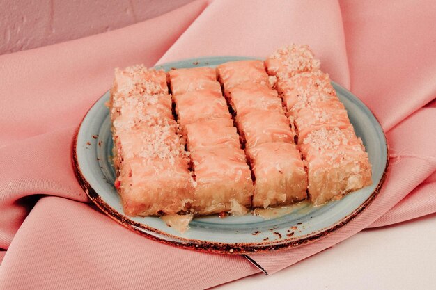 Traditionele Turkse dessertbaklava met cashewnoten Zelfgemaakte baklava met noten en honing