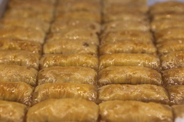 Traditionele Turkse dessertbaklava met cashewnoten Zelfgemaakte baklava met noten en honing