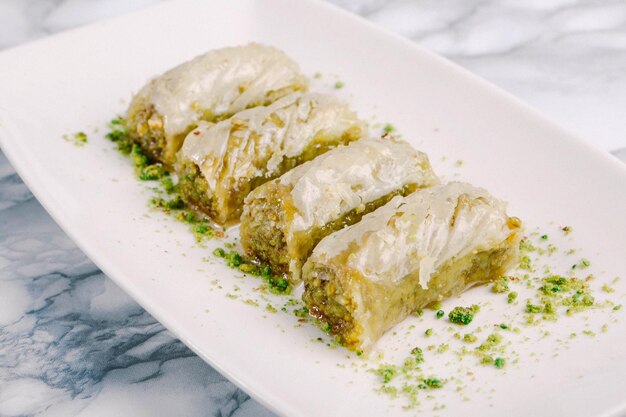 Traditionele Turkse dessertbaklava met cashewnoten Zelfgemaakte baklava met noten en honing