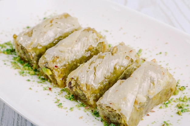Traditionele Turkse dessertbaklava met cashewnoten Zelfgemaakte baklava met noten en honing