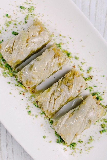 Traditionele Turkse dessertbaklava met cashewnoten Zelfgemaakte baklava met noten en honing