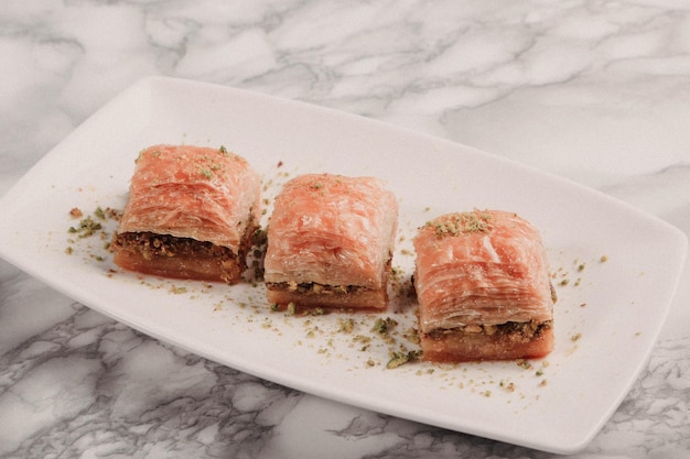 Traditionele Turkse dessertbaklava met cashewnoten Zelfgemaakte baklava met noten en honing