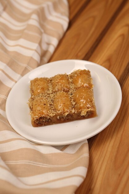 Traditionele Turkse dessertbaklava met cashewnoten Zelfgemaakte baklava met noten en honing