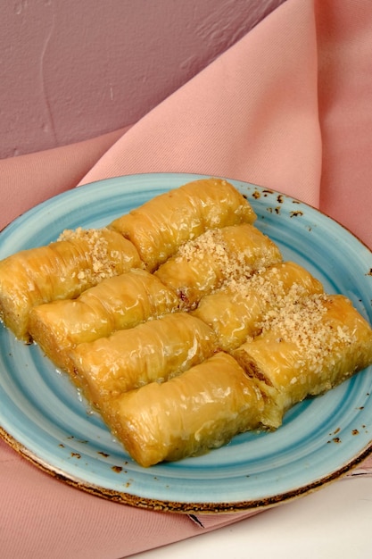 Traditionele Turkse dessertbaklava met cashewnoten Zelfgemaakte baklava met noten en honing