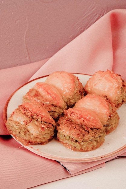 Traditionele Turkse dessertbaklava met cashewnoten Zelfgemaakte baklava met noten en honing